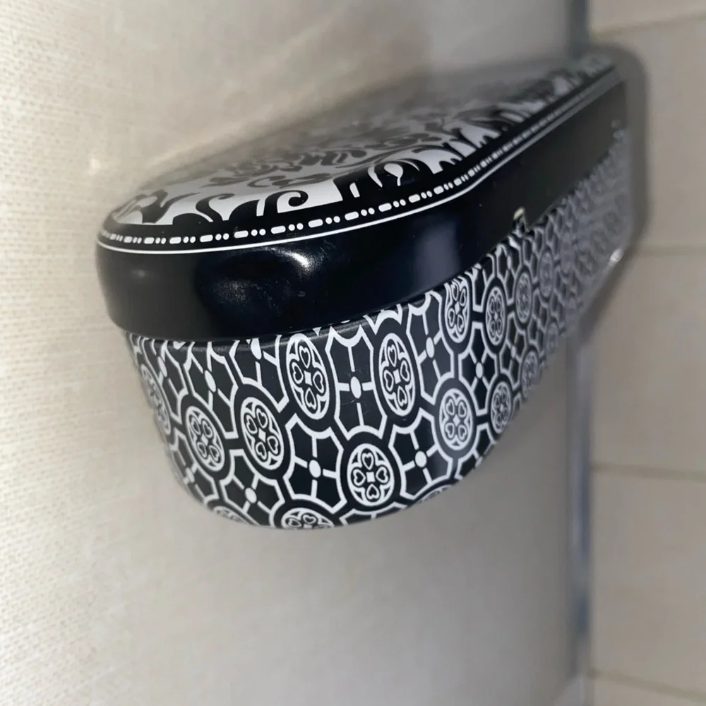 BRIGHTON‎ Black & White Filigree SUNGLASSES Eyeglasses Storage CASE Tin EMPTY